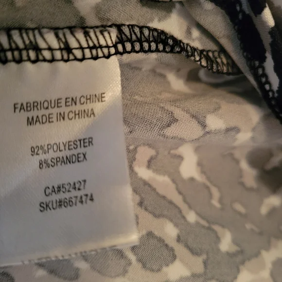 Black and White Geometric Pattern Sweater - Picture 7 of 9